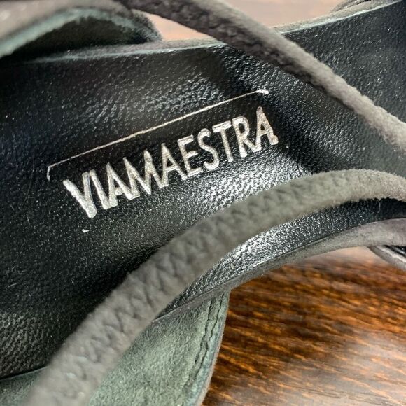 Vera Gomma Italian Gray Suede Wedge - Picture 5 of 7